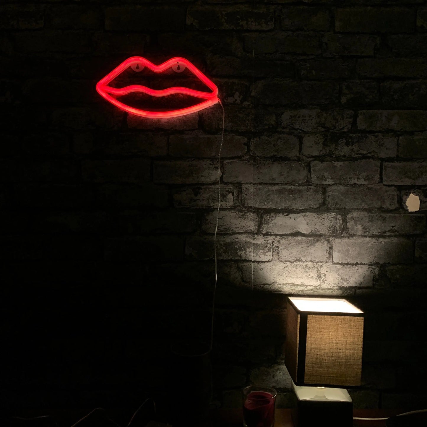 Lips LED NEON Wall Light - Wall Light - Stock Car & Banger Toy Tracks